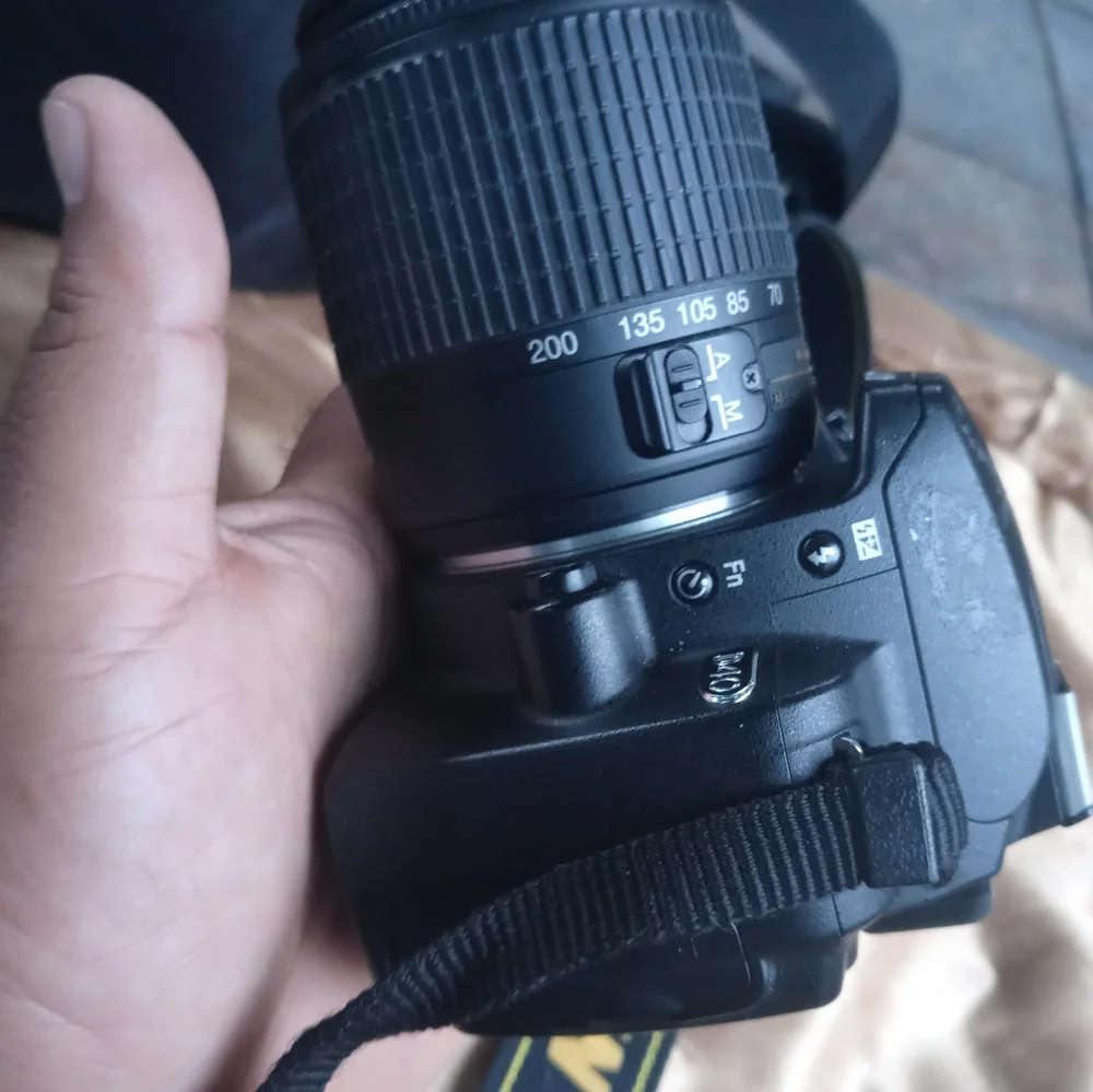 Nikon D40 camera with lense and carry bag